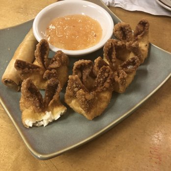 Von Thai - Crab Rangoon and spring roll with fresh sweet sauce - Thai Near Me - Eastpointe, Michigan