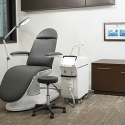 Spa & Salon Equipment Supplier - Venus Treatment Table