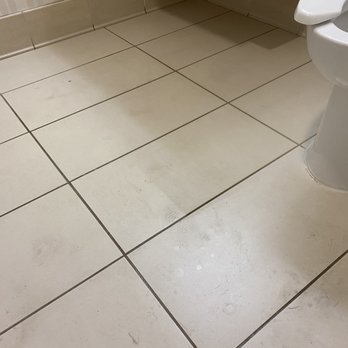 Hampton Inn Atlanta-Georgia Tech-Downtown - Dirty bathroom floor - Hotels Near Me - Atlanta, Georgia Hampton Inn Atlanta-Georgia Tech-Downtown - Dirty bathroom floor - Hotels Near Me - Atlanta, Georgia