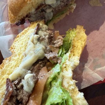 Eazy Peazy Eatz - 4oz burger with bacon and aoli - Caterers Near Me