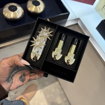 Saks Fifth Avenue - Holiday gift set $400 plus tax - Men's Clothing Near Me - Beverly Hills, California Saks Fifth Avenue - Holiday gift set $400 plus tax - Men's Clothing Near Me - Beverly Hills, California