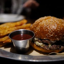 The Charter Oak Restaurant - Best Hamburger in Town