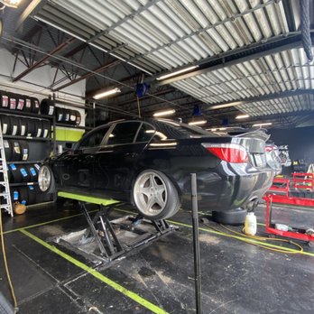 MrGoma Tires - flat entrance and racks. perfect for low cars. - Wheel & Rim Repair Near Me - Miami, Florida MrGoma Tires - flat entrance and racks. perfect for low cars. - Wheel & Rim Repair Near Me - Miami, Florida