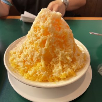 Ladybug Café - Pineapple/ passion fruit shaved ice with vanilla ice cream - Japanese Near Me - Gardena, California
