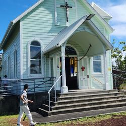 KapohoKine Adventures - The painted church
