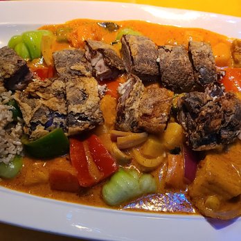 Jade Bistro - Duck Curry w/ coconut milk simmered w/ pineapple, potatoes, tomatoes, bell peppers, & basil leaves. - Asian Fusion Near Me - Scotia, New York