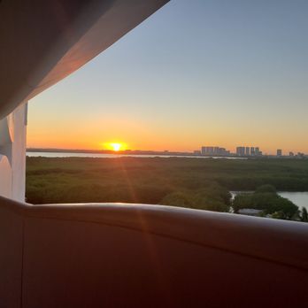 Temptation Resort - Pretty sunset - Hotels Near Me - Cancún, ROO Temptation Resort - Pretty sunset - Hotels Near Me - Cancún, ROO