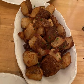 1921 Mount Dora - crispy garlic potatoes - Cocktail Bars Near Me - Mount Dora, Florida