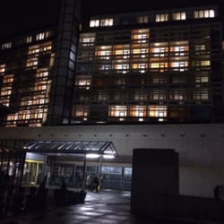 Krankenhaus Düren Orthopädie - Das Krankenhaus am Abend.