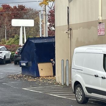 O'Reilly Auto Parts - Trash and recycling BEHIND the bin and it is not full. Employees been using it all day - Auto Parts & Supplies Near Me - Seattle, Washington O'Reilly Auto Parts - Trash and recycling BEHIND the bin and it is not full. Employees been using it all day - Auto Parts & Supplies Near Me - Seattle, Washington