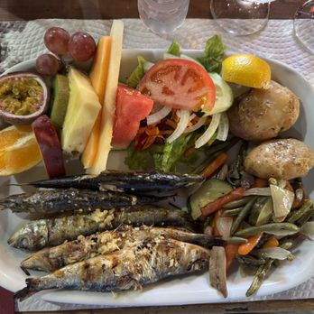 Café Canto do Cais - Sardine lunch - Portuguese Near Me - Capelas, 03 Café Canto do Cais - Sardine lunch - Portuguese Near Me - Capelas, 03
