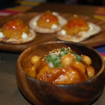 Tandoor - Pastel de patata con garbanzos by @cooltourtheblog. - Indian Near Me - Barcelona, B