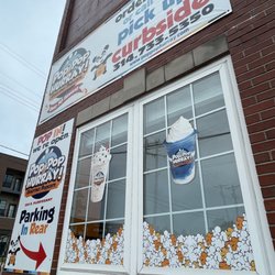 Pop Pop Hurray - Can't miss the shop with such nice eye catching storefront.