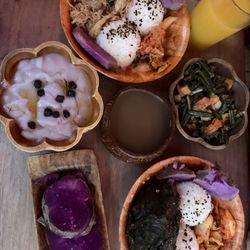 Kanaka Kava - Clockwise: Mango juice, salad, Lau Lau Bowl, Uala, Poi, Kalua Bowl, A'wa or Kava in the middle