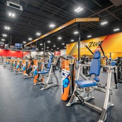 Crunch Fitness - Tucker