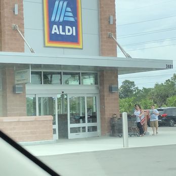 ALDI - Outside - Grocery Near Me - Greenacres, Florida