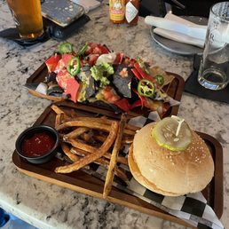 HH nachos & HH "slider"