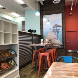 Tropical Smoothie Cafe - Dinning area