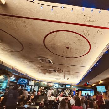 Cherry Cricket - Cherry Creek - Dining area - Burgers Near Me - Denver, Colorado