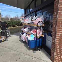 Dollar General - Front entrance