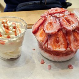 Strawberry bingsu
