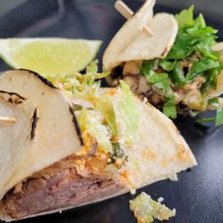 Cocina Sabrosa - Noticing that we were sharing, the kitchen halvd the delicious tacos for us!