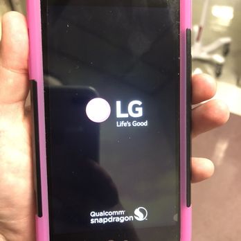 iFixScreens Greenvale - Screen protector applied with bubbles and not to the left edge - Mobile Phone Repair Near Me - Greenvale, New York