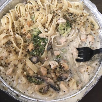 Aroma Pizza Company - Chicken Alfredo with broccoli and mushrooms and extra creamy sauce. - Pizza Near Me - Lorton, Virginia Aroma Pizza Company - Chicken Alfredo with broccoli and mushrooms and extra creamy sauce. - Pizza Near Me - Lorton, Virginia
