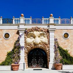 Piazza Del Dotto - Face of Piazza Cave