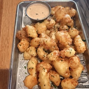 Duke's Northwoods - Wisconsin Cheese curds - Wine Bars Near Me - St. Charles, Illinois