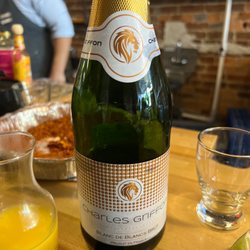 Table Mesa - Mimosas ready!