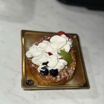 Tous Les Jours - Fresh Fruit Danish - Desserts Near Me - Westfield, Indiana