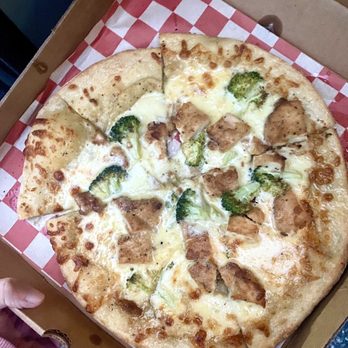 Casa Novello - Chicken broccoli Alfredo pizza - Italian Near Me - Westbrook, Maine Casa Novello - Chicken broccoli Alfredo pizza - Italian Near Me - Westbrook, Maine