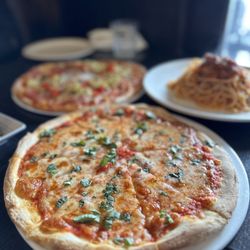 La Pizzeria - Margarita pizza
