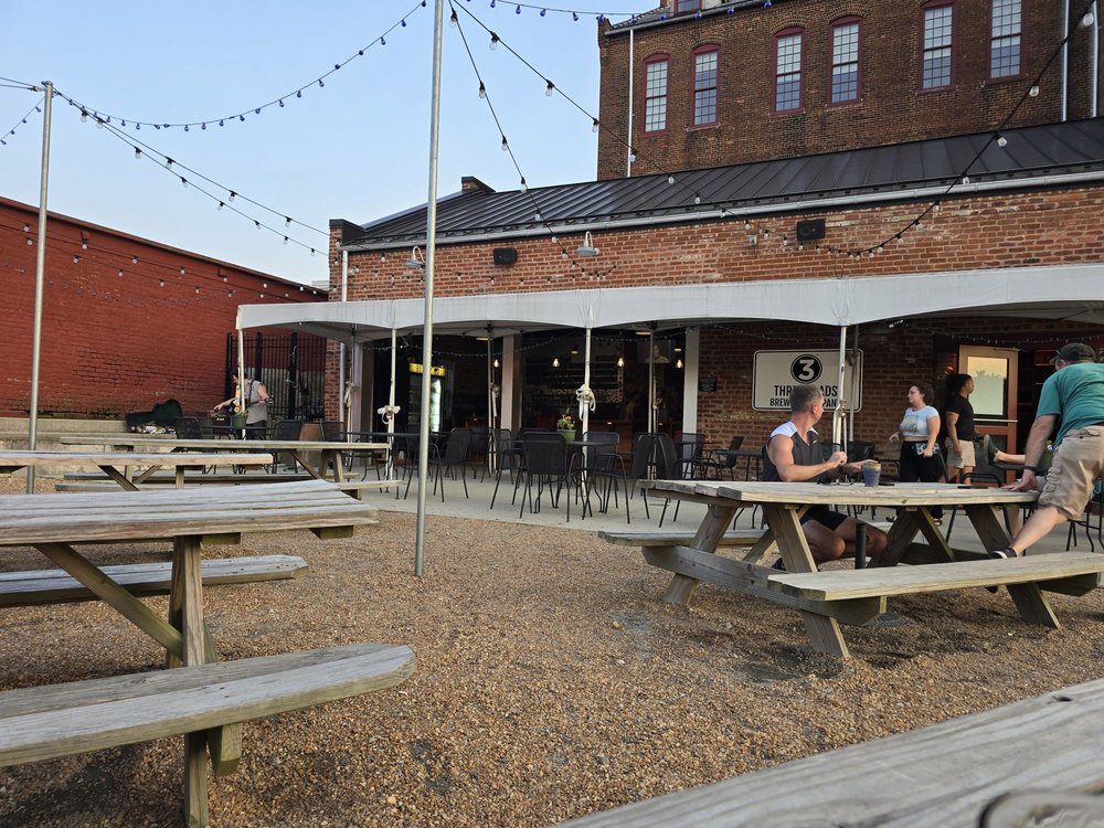 Three Roads Brewing Logo