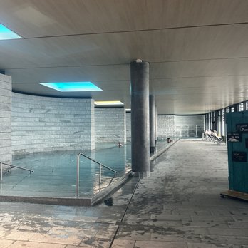 Mineralbad - Mineral pool entrance - indoor side. - Day Spas Near Me - Rigi Kaltbad, LU