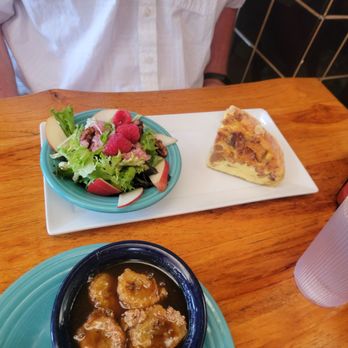 Tower Cafe - Quiche Lorraine with salad - Breakfast & Brunch Near Me - Sacramento, California