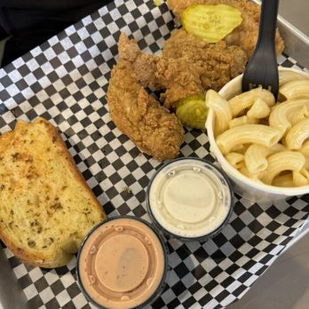 Hypnotic Chicken - Chicken tenders and Mac and cheese with Hippie Sauce - Chicken Shop Near Me - Steamboat Springs, Colorado Hypnotic Chicken - Chicken tenders and Mac and cheese with Hippie Sauce - Chicken Shop Near Me - Steamboat Springs, Colorado