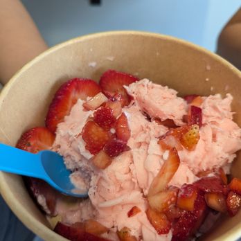 KFAM Sweets - Strawberry Snow - Desserts Near Me - Goodlettsville, Tennessee