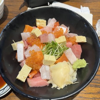 Waraku - Bara Chirashi Rice Bowl - Izakaya Near Me - Torrance, California Waraku - Bara Chirashi Rice Bowl - Izakaya Near Me - Torrance, California