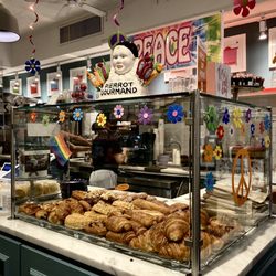Le Moulin a Cafe - It's like a store too. 06/11/22