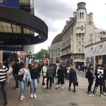 Piccadilly Circus - Very busy! - Landmarks & Historical Buildings Near Me - London, XGL