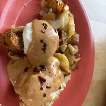 Galena Diner - Chicken and biscuit benny - Diners Near Me - Galena, Ohio
