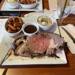 Asteroga Ale House - Delicious Prime Rib and tasty fall themed beverages !!!