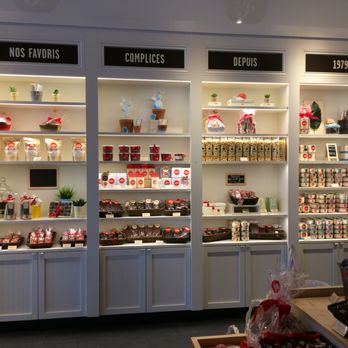 Chocolats Favoris - Interior - Chocolatiers & Shops Near Me - Rosemère, Quebec