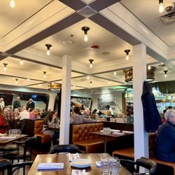 Beau's Grillery - Dining area