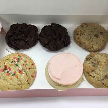 Crumbl - Redlands - Bakeries Near Me - Redlands, California