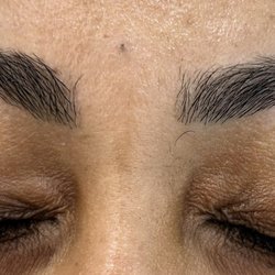 iNails Salon and Day Spa - Eyebrows before