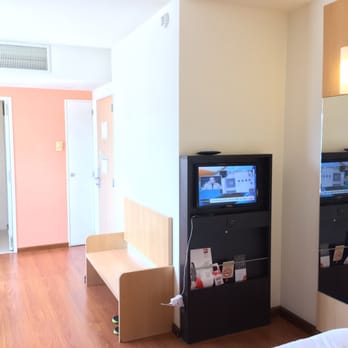 Hotel Ibis - Simple but efficient - Hotels Near Me - Buenos Aires, C