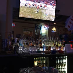 Tom's Tap - Lots of tvs